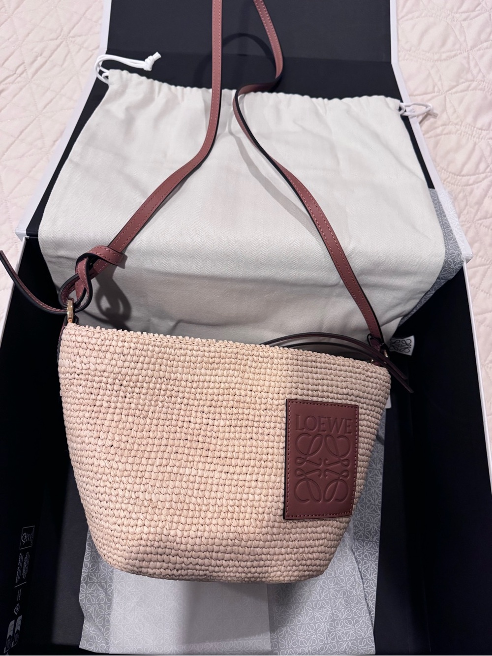 Loewe Slit pochette bag in raffia and calfskin- NEW with tags and box - Picture 3 of 10